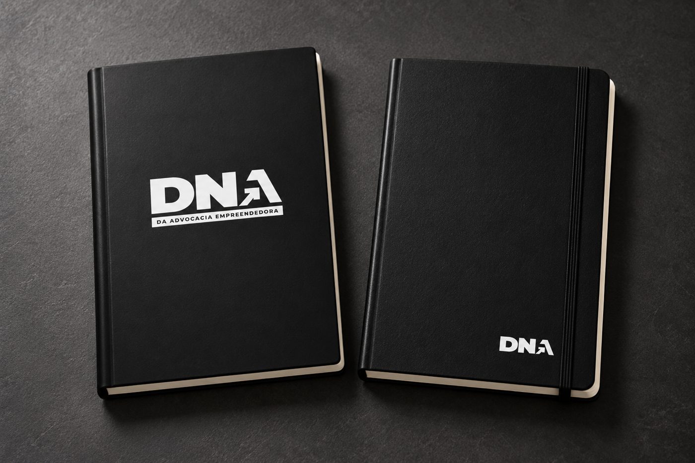 Mockup fotográfico: Caderno e Moleskine